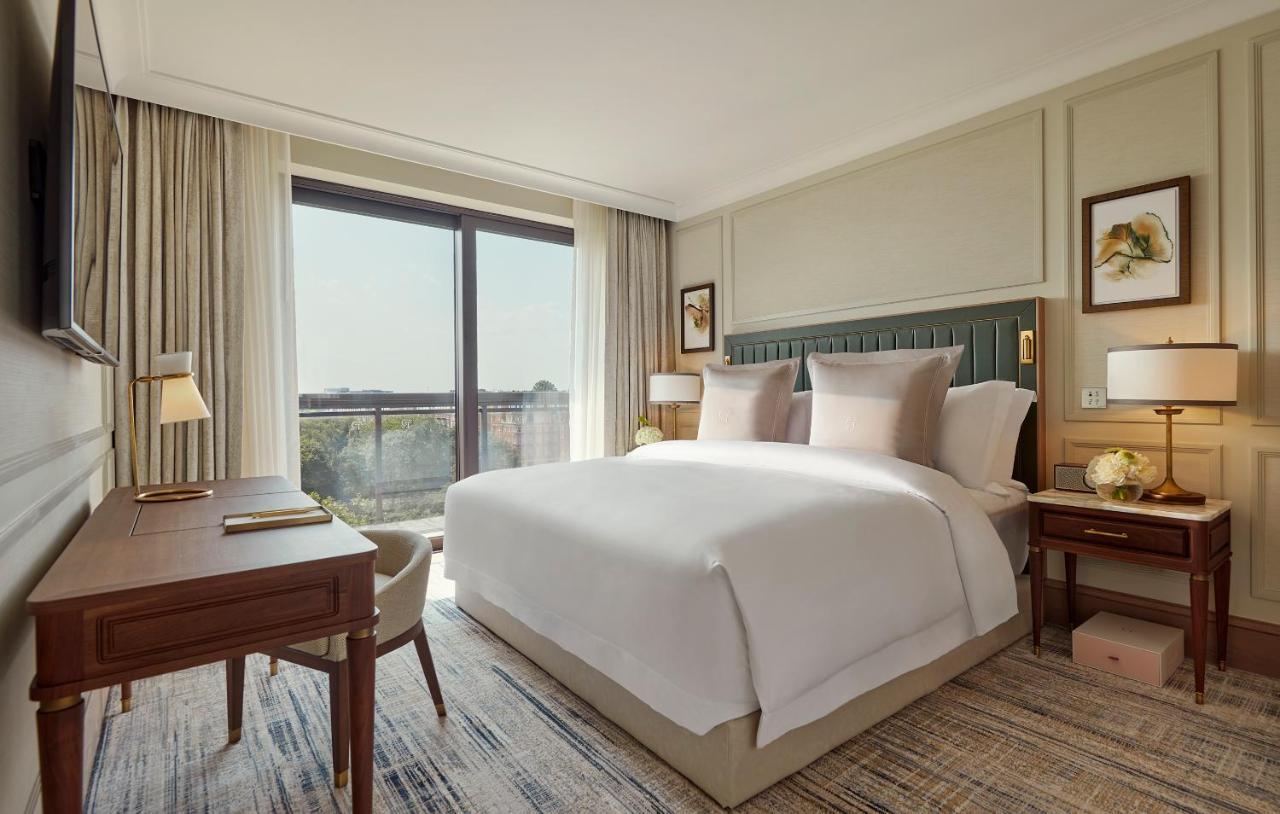 Deluxe Balcony Garden Suite exclusive access to Cadogan private gardens,1146295333:JPEG